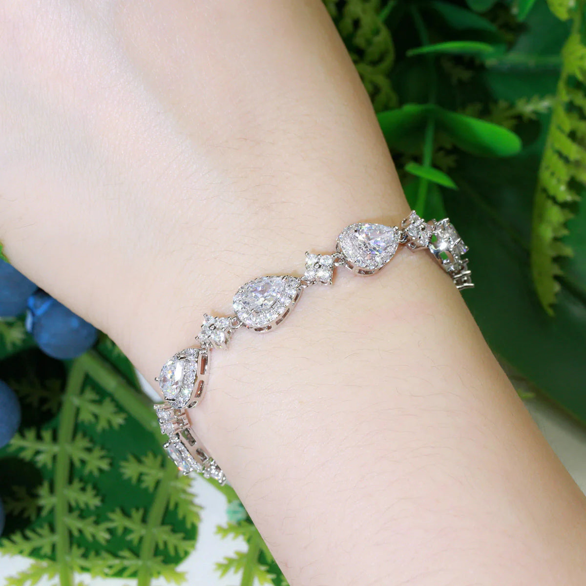 Women's Classic Teardrop Geometric Bracelet