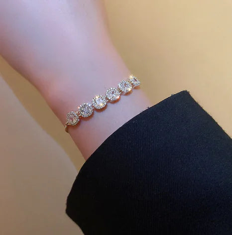 Adjustable Women's Bracelet - Minimalist 2022 Design